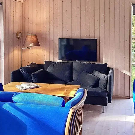 5 Person In Vaeggerlose Bøtø By